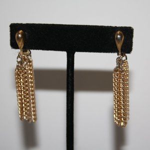 Beautiful vintage Sarah Cov Dangle gold chain clip on earrings 2"